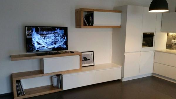 ZONA TV INTEGRATA ALLA CUCINA